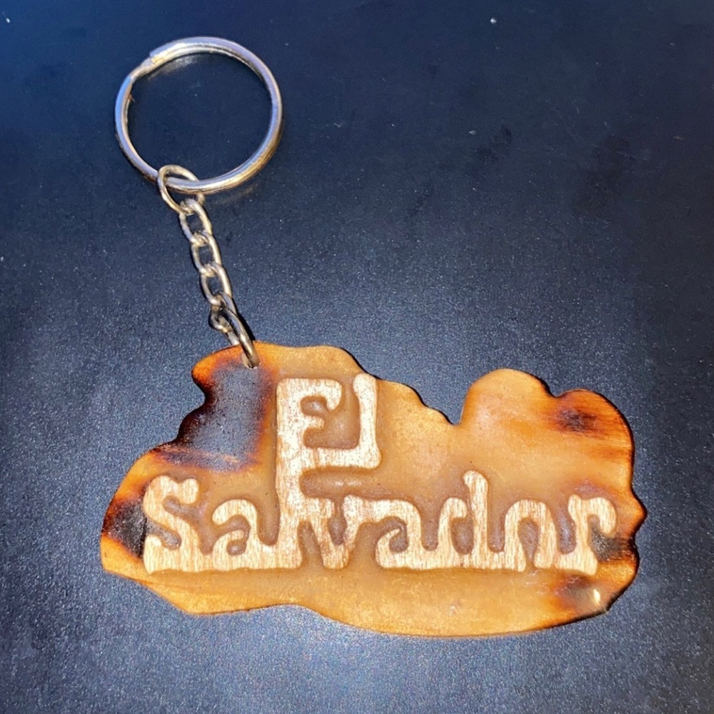 El Salvador Wooden Keychain Charm Brown logo 2020 1 inch used preowned